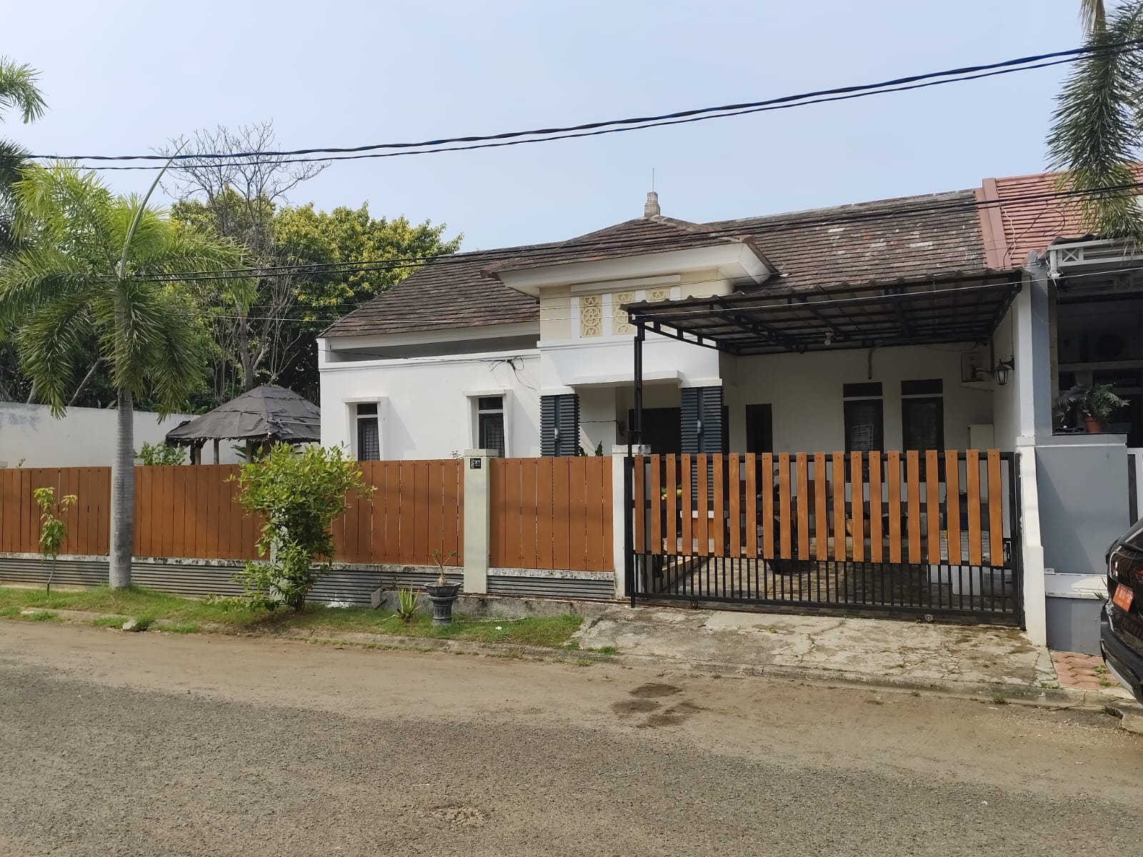 Dijual Rumah Pojok di Cluster Aralia Harapan Indah Bekasi